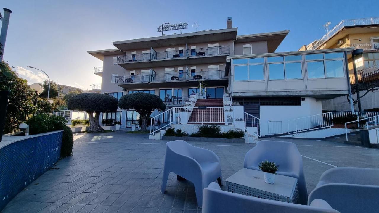 Hotel Lachea Aci Trezza Exterior photo