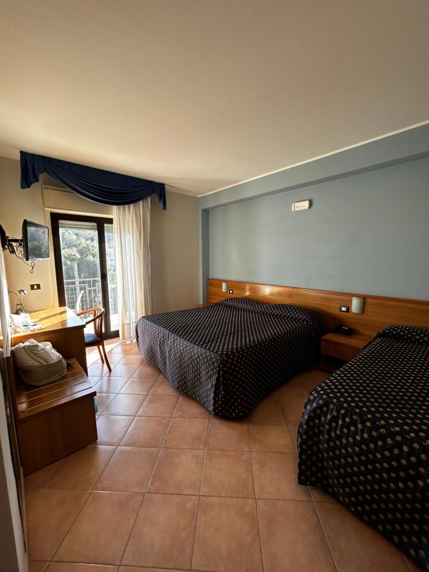 Hotel Lachea Aci Trezza Exterior photo