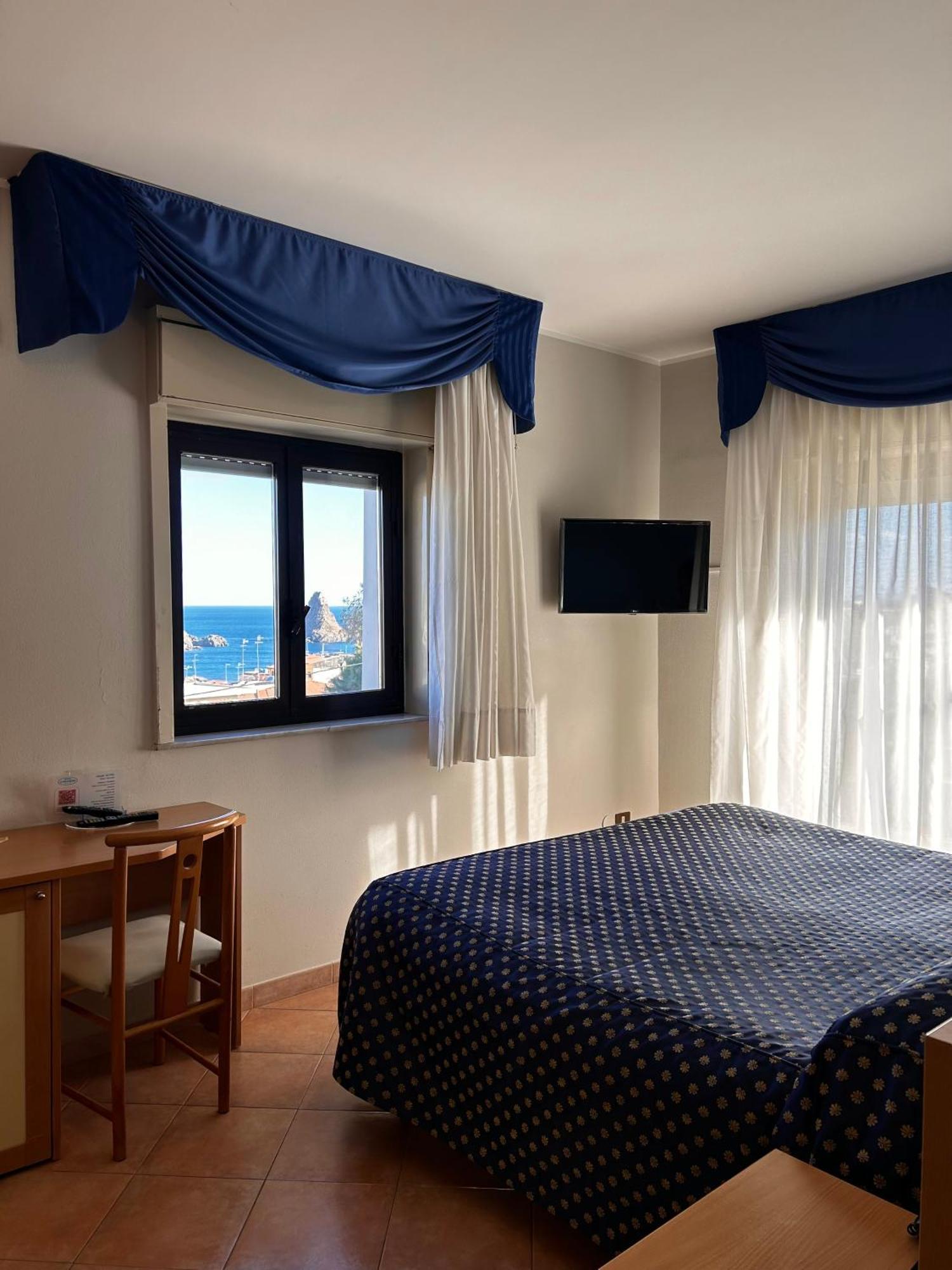 Hotel Lachea Aci Trezza Exterior photo