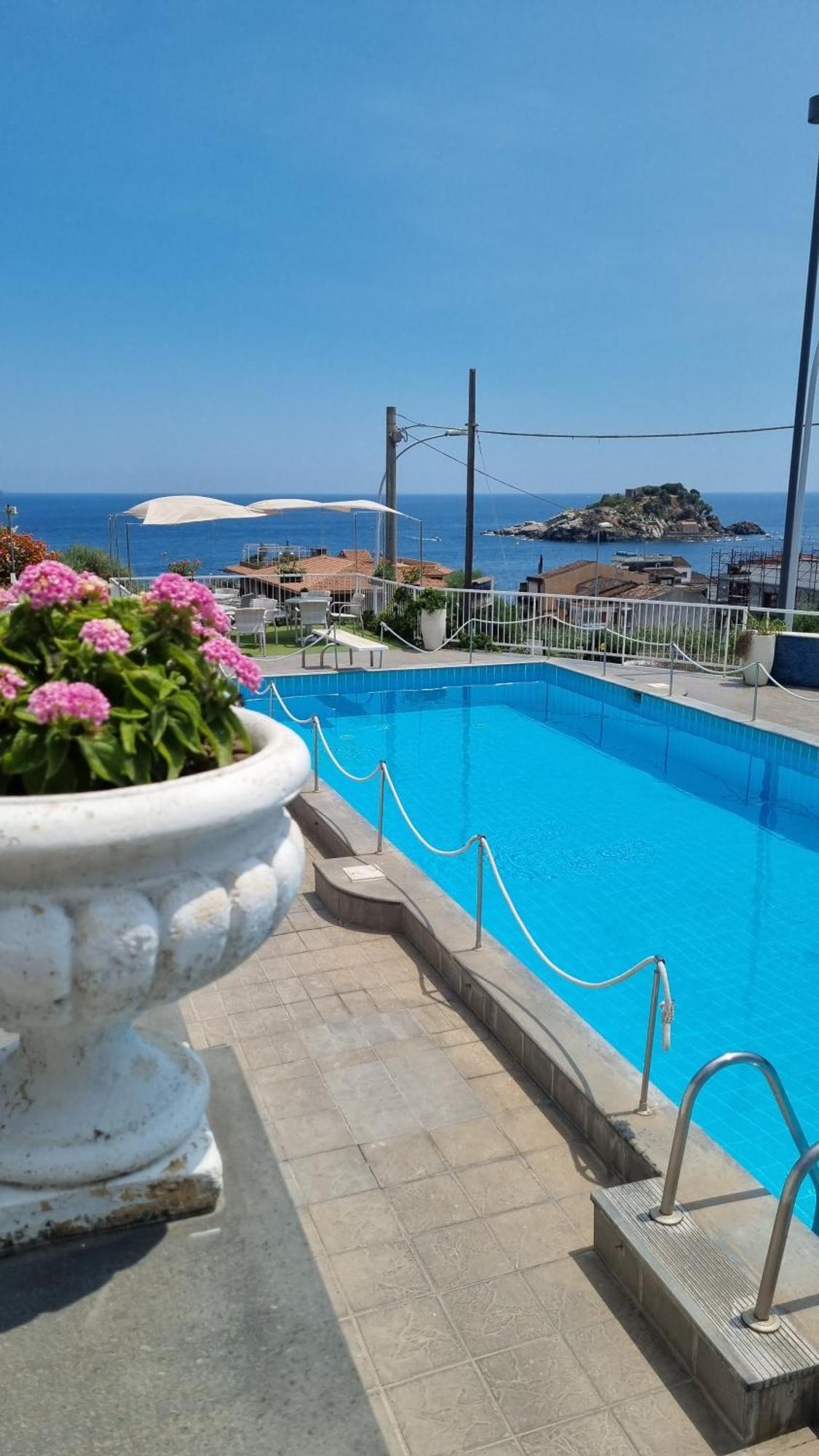 Hotel Lachea Aci Trezza Exterior photo