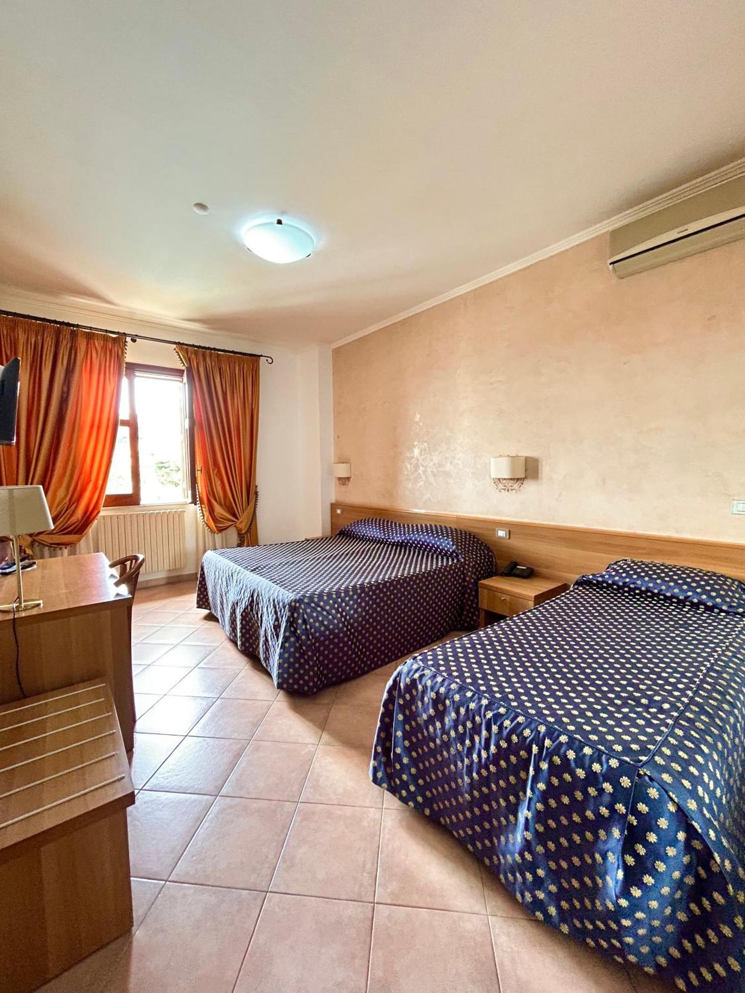 Hotel Lachea Aci Trezza Exterior photo