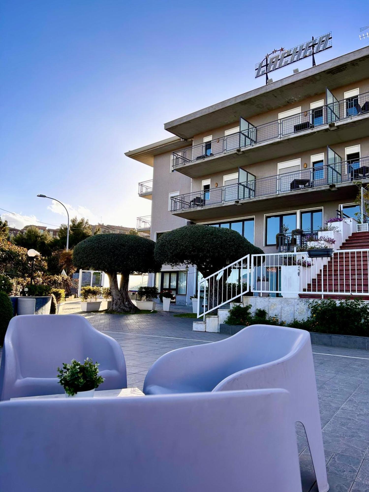 Hotel Lachea Aci Trezza Exterior photo